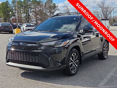 Used 2024 Toyota Corolla Cross SE image 2