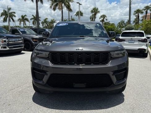 Used 2022 Jeep Grand Cherokee Altitude RWD image 2
