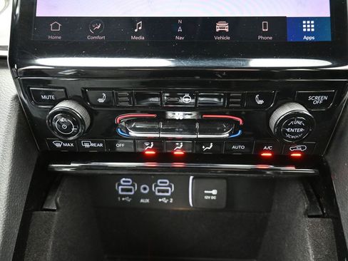 Used 2022 Jeep Grand Cherokee L Limited image 9