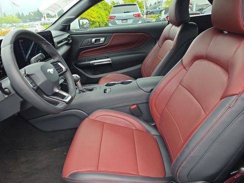 Used 2025 Ford Mustang Premium RWD image 5