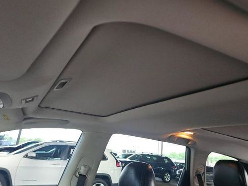 Used 2020 Nissan Pathfinder SL AWD/4WD image 12