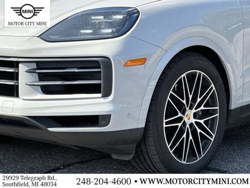 Used 2024 Porsche Cayenne AWD/4WD image 10
