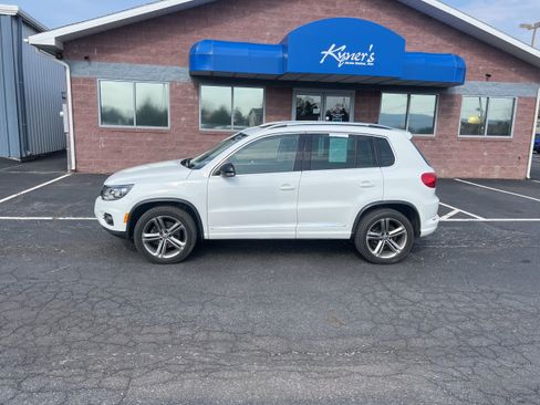 Used 2017 Volkswagen Tiguan Sport image 3