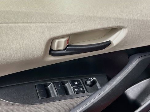 Used 2022 Toyota Corolla LE FWD image 16