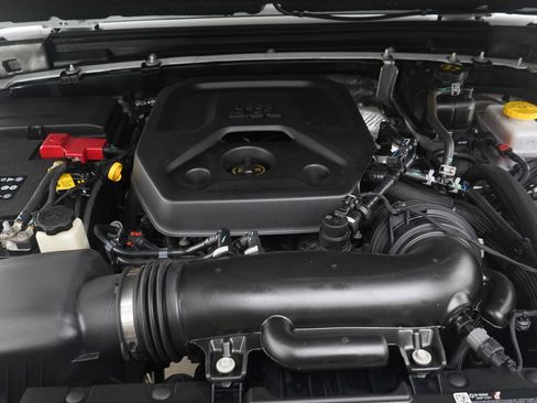 Used 2025 Jeep Wrangler Sahara image 31