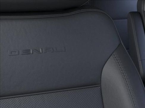 New 2026 GMC Yukon Denali w/ Denali Reserve Package AWD/4WD image 21