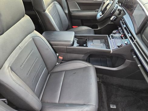 Used 2025 Hyundai Santa Fe Limited AWD/4WD image 17