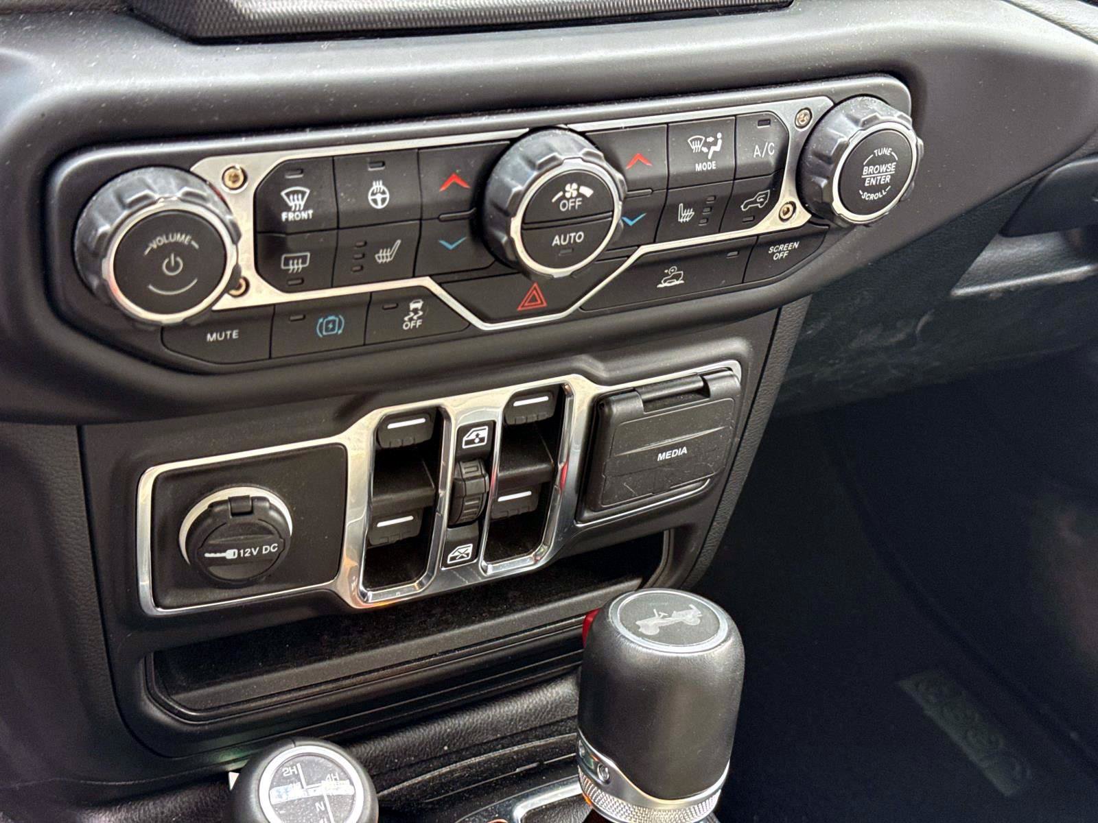 Used 2023 Jeep Wrangler Unlimited Sahara w/ Cold Weather Group AWD/4WD image 15