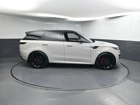 Used 2025 Land Rover Range Rover Sport Dynamic SE image 24