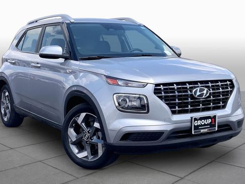 Used 2025 Hyundai Venue SEL FWD image 3