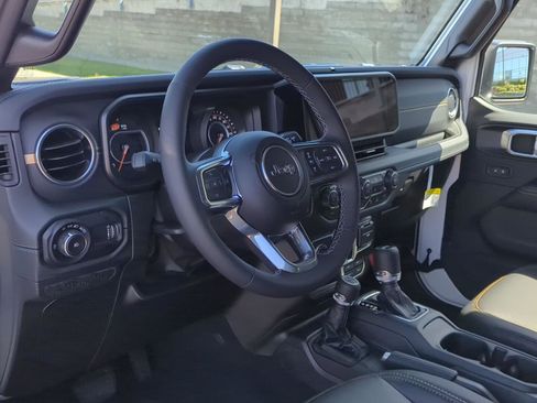 New 2026 Jeep Wrangler Unlimited Sahara AWD/4WD image 11