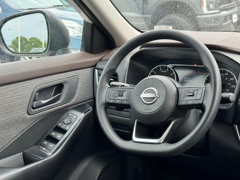 Used 2023 Nissan Rogue S AWD/4WD image 12
