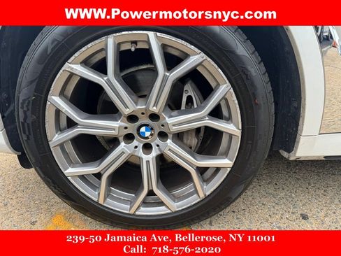 Used 2022 BMW X7 xDrive40i w/ Premium Package AWD/4WD image 16