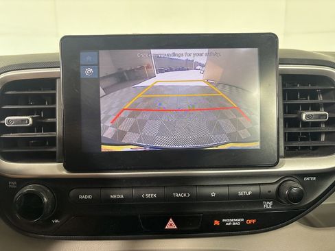 Used 2023 Hyundai Venue SEL FWD image 16