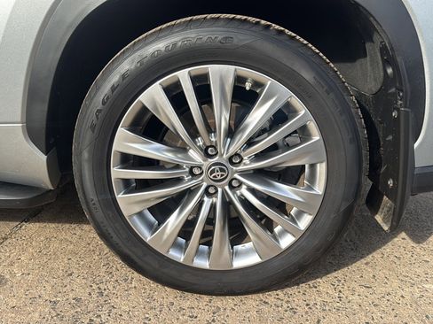 Used 2024 Toyota Highlander Platinum image 48