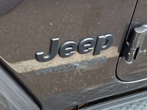 Used 2019 Jeep Wrangler Unlimited Sahara AWD/4WD image 10