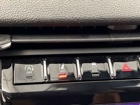 Used 2025 Jeep Grand Cherokee Altitude image 43