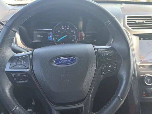 Used 2019 Ford Explorer XLT w/ Equipment Group 202A FWD image 13