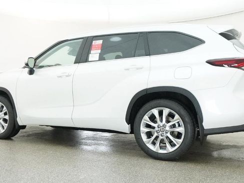 New 2026 Toyota Highlander Limited AWD/4WD image 18
