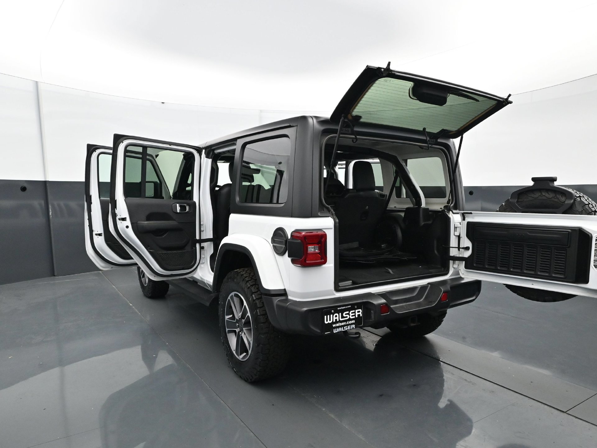 Used 2023 Jeep Wrangler Unlimited Sahara w/ LED Lighting Group AWD/4WD image 31