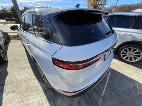 Used 2022 Lincoln Corsair Standard w/ Equipment Group 101A image 5