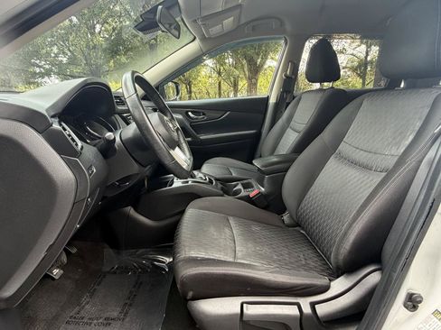 Used 2019 Nissan Rogue S w/ Special Edition Package FWD image 11