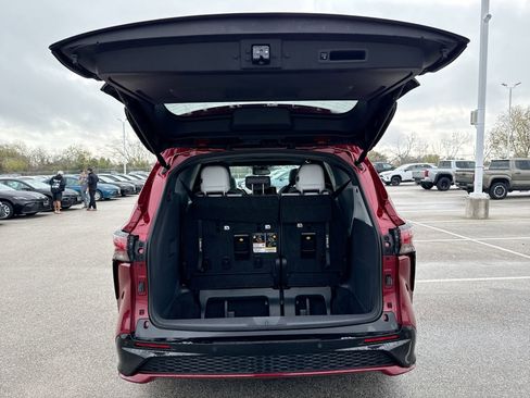 Certified 2024 Toyota Sienna XSE image 19
