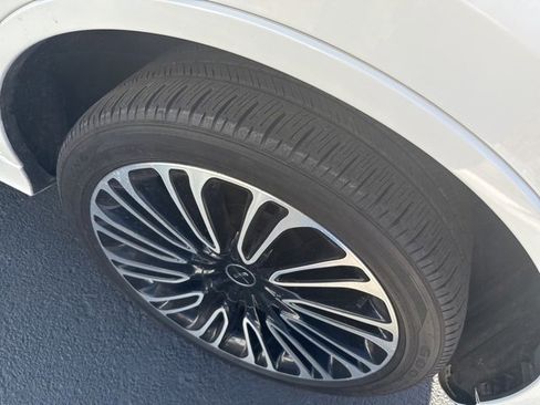 Used 2023 Lincoln Aviator Black Label w/ Class IV Trailer Tow Package image 12