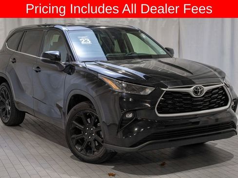 Used 2023 Toyota Highlander LE FWD image 1