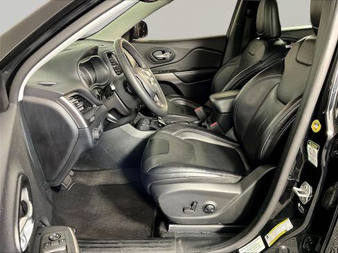 Used 2022 Jeep Cherokee Latitude Lux FWD image 19