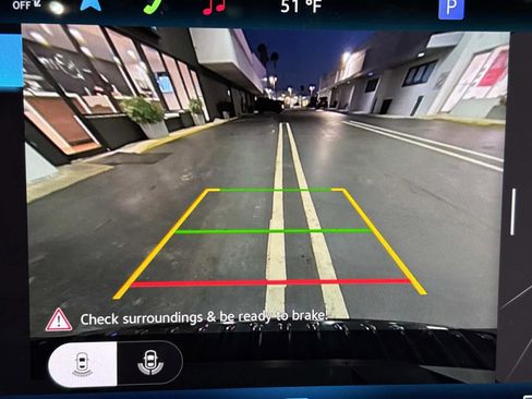 Certified 2025 Volkswagen Tiguan SE R-Line image 25