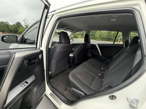 Used 2016 Toyota RAV4 LE FWD image 13