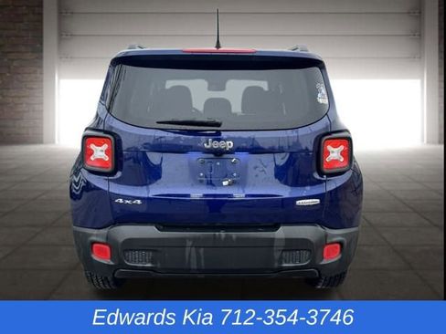 Used 2016 Jeep Renegade Latitude image 10