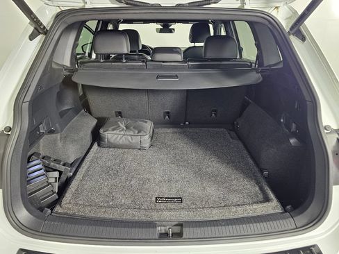 Used 2022 Volkswagen Tiguan SE R-Line AWD/4WD image 11