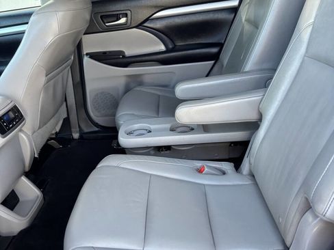 Used 2016 Toyota Highlander XLE image 25