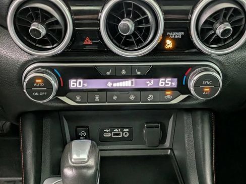 Used 2025 Nissan Sentra SR w/ SR Premium Package FWD image 29