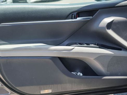 Used 2018 Toyota Camry LE FWD image 19