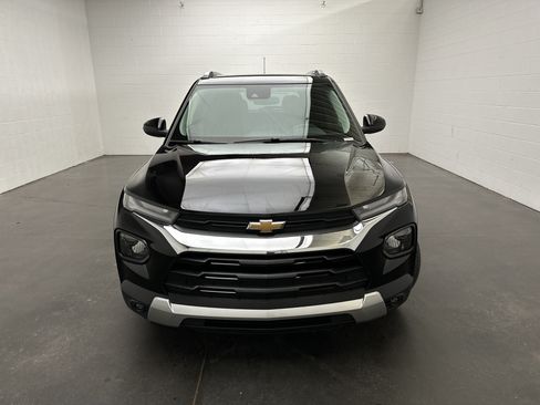 Used 2023 Chevrolet TrailBlazer LT AWD/4WD image 3