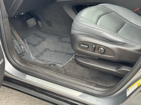 Used 2019 Buick Enclave Premium w/ Experience Buick Package image 23