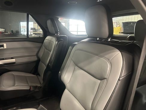 Used 2021 Ford Explorer XLT w/ Equipment Group 202A image 23