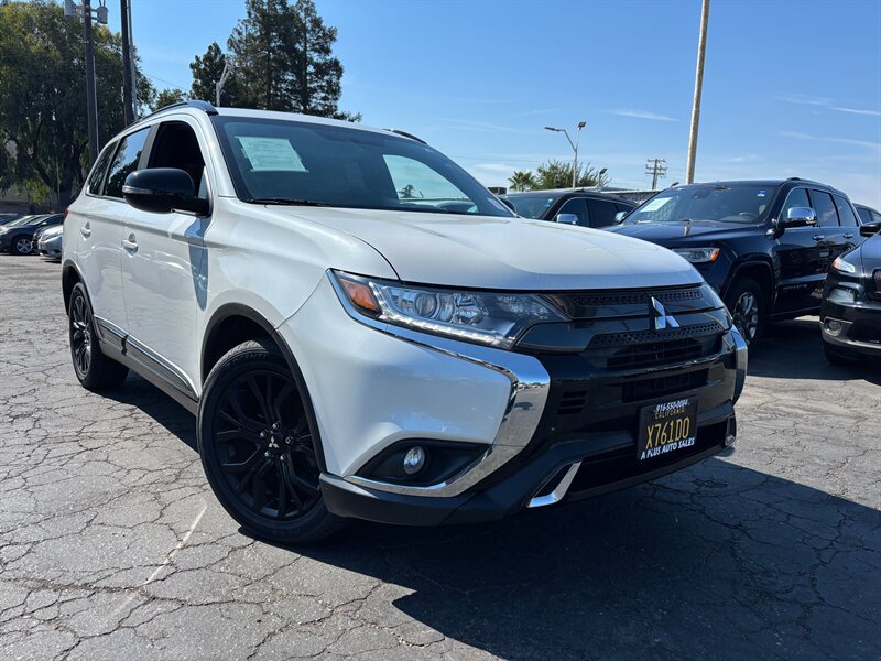 Used 2019 Mitsubishi Outlander LE FWD image 1