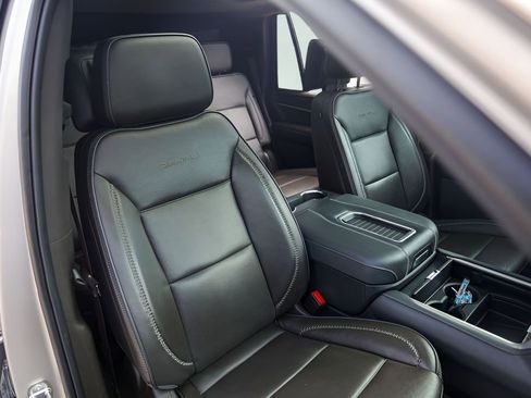 Used 2023 GMC Yukon Denali w/ Denali Reserve Package RWD image 36