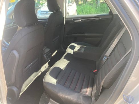 Used 2016 Ford Fusion SE image 29