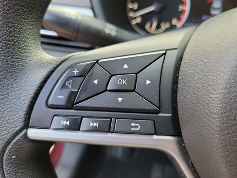Used 2025 Nissan Altima 2.5 SV FWD image 25