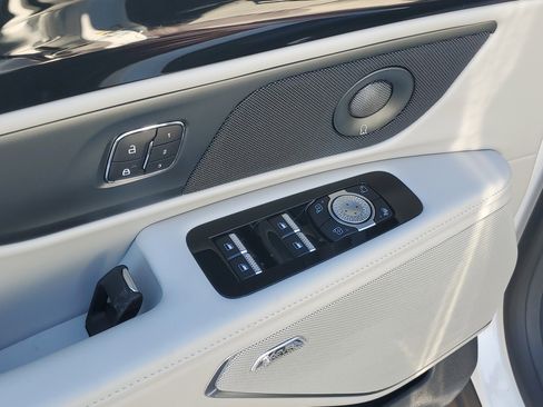 New 2026 Lincoln Nautilus Premier w/ Equipment Group 102A image 9