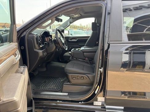 Used 2025 Chevrolet Silverado 1500 LT image 12