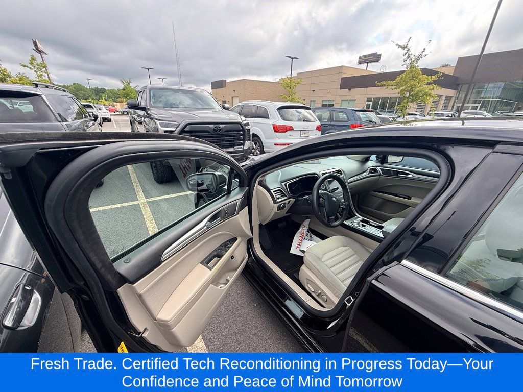 Used 2019 Ford Fusion SE FWD image 7