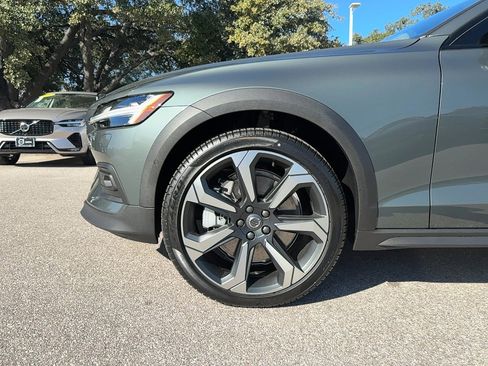 New 2026 Volvo V60 B5 Cross Country Plus w/ Climate Package image 9
