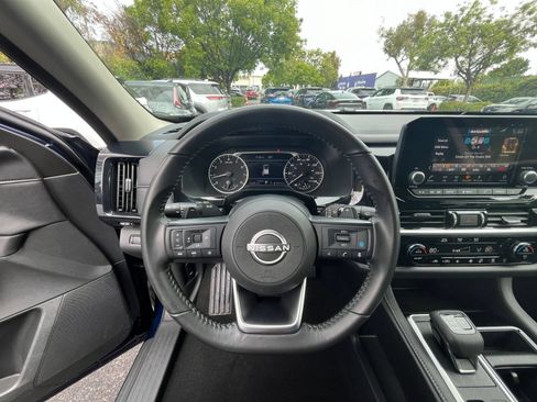 Used 2025 Nissan Pathfinder SV FWD image 37