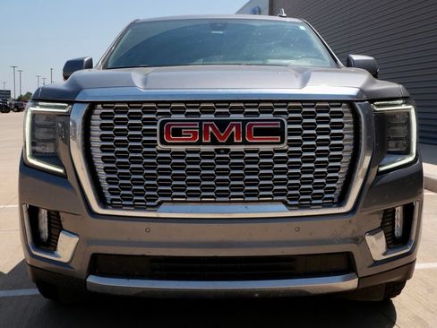 Used 2021 GMC Yukon Denali w/ Denali Premium Package AWD/4WD image 4